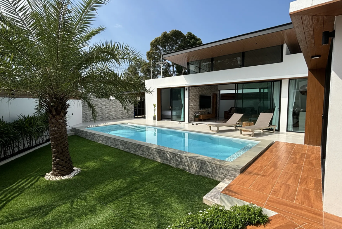 Charming 3-Bedroom Villa for Sale in Maenam - Samui & Koh