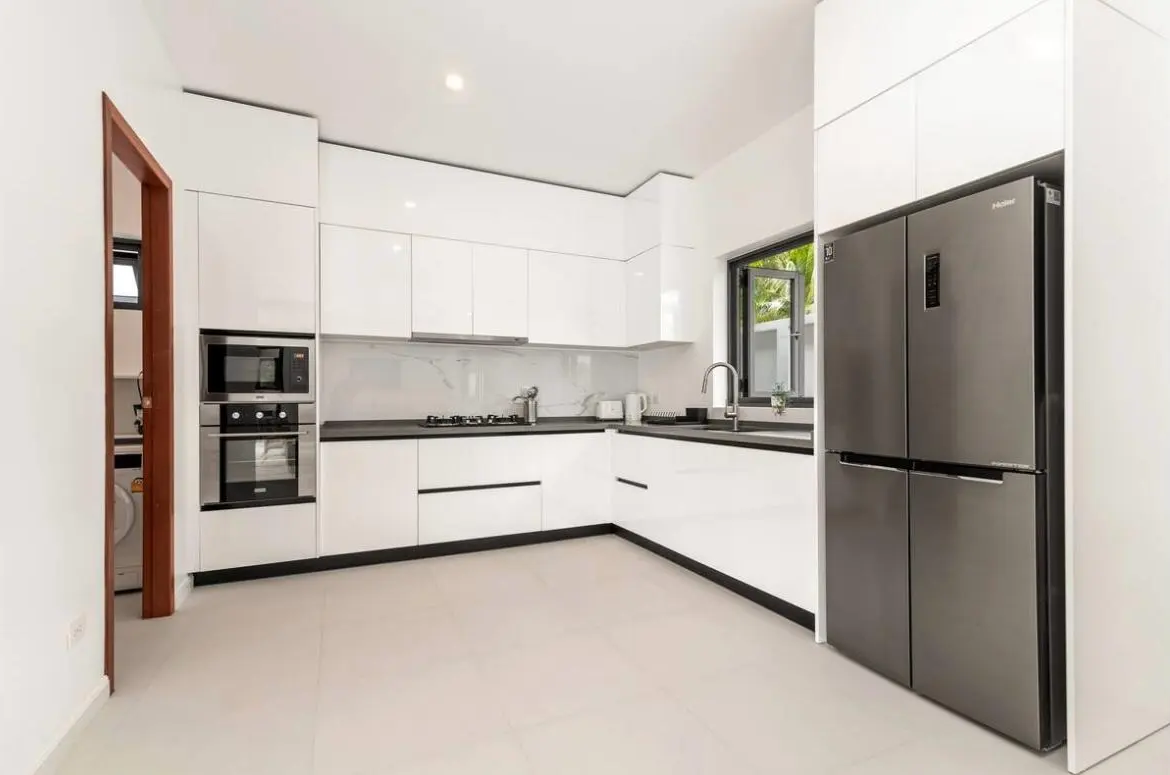 3-bedroom villa for long-term rent in Maenam, Koh Samui.