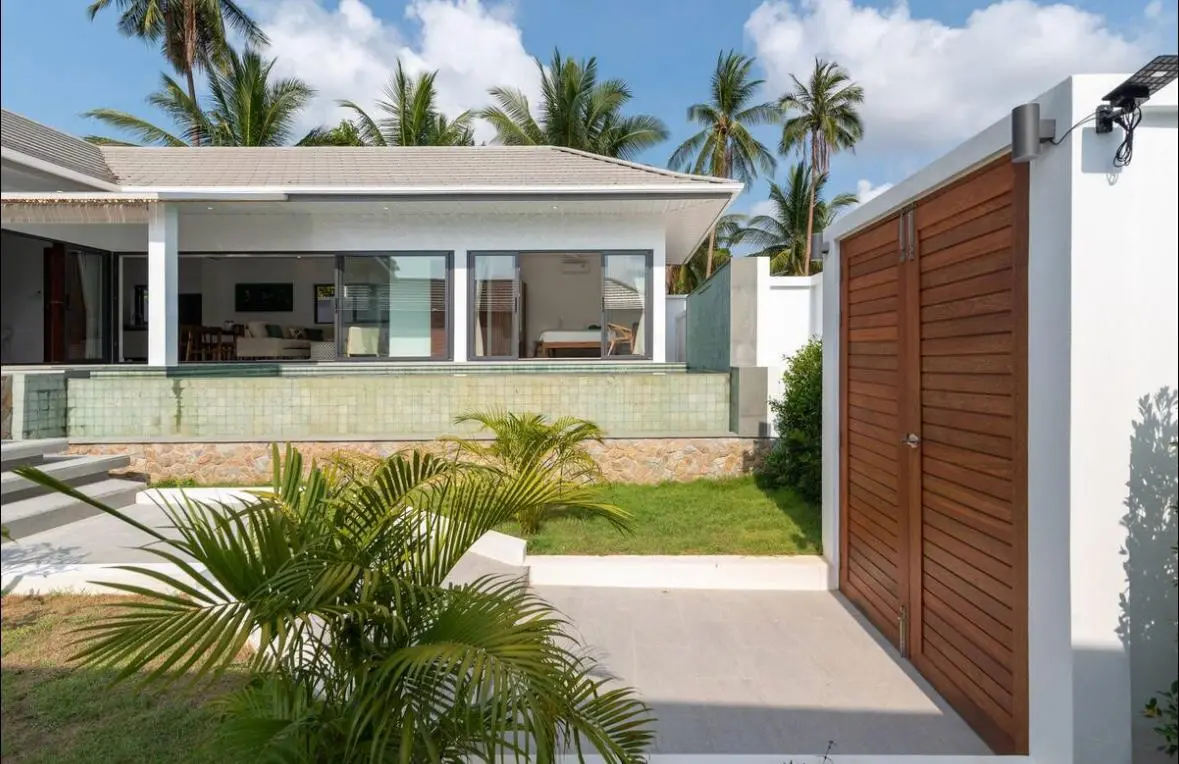 3-bedroom villa for long-term rent in Maenam, Koh Samui.