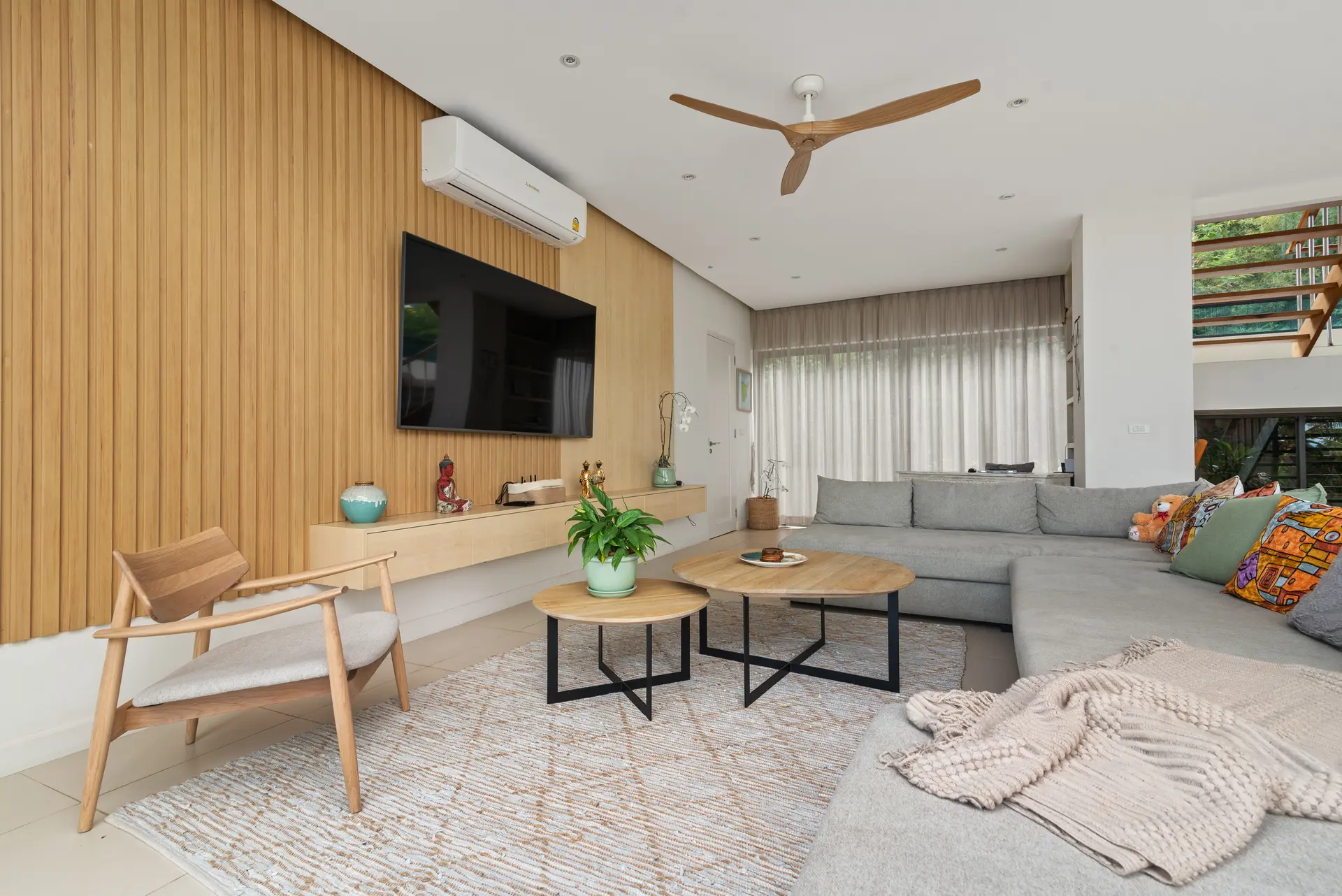 5-Bedroom Sea View Villa for Holiday Rent – Bang Por | Koh Samui - living room with TV